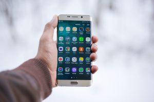 vreau sa sparg un cont de facebook de pe telefon